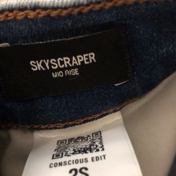 Express jeans button fly. Size 2 short. - Picture 12 of 14